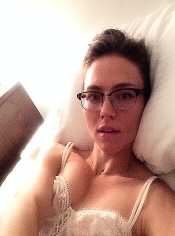 This image is of a fucking hot naked chick with glasses on looking at the camera, probably to get off.
