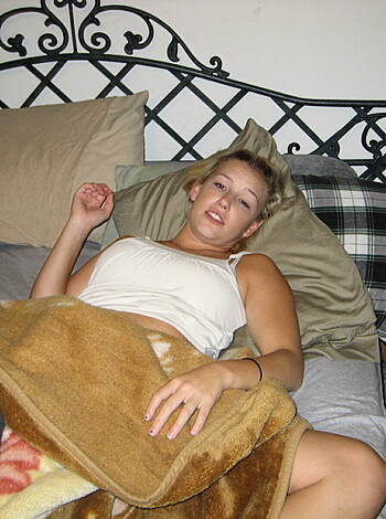 A fucking nude bitch lays on some shitty ass bed.