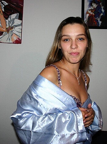 "Check out this hot bitch in her shiny silver dress with no fucking straps, y'all."