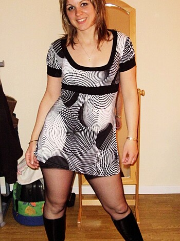 "Dude, this picture is of some hot bitch in a fuckin' sexy dress wif her tits out."