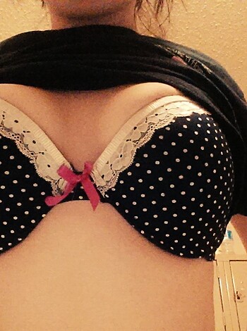 Hot Amateur Brunette shows her Sexy Body - Photo 82