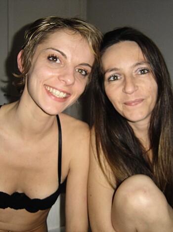 "Here's a fuckin' photo of two chicks sittin' ass-to-ass bare as hell."