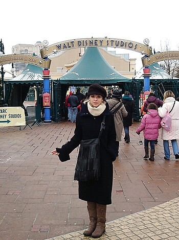 "Here's a bitch fuckin' up her hair and teeth while waitin' to get on some dumb-ass fuckin' rides at that shithole they call an 'amusement park.'"