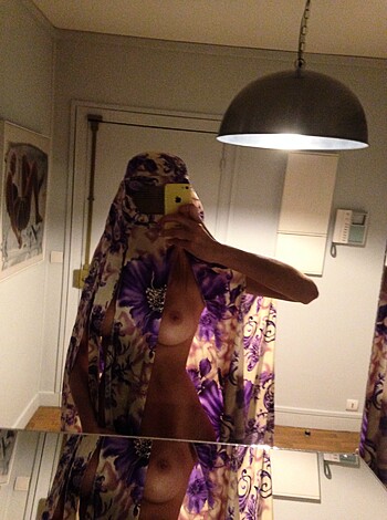 Blonde Amateur Hottie taking Selfpics - Photo 24