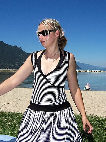 """
Fuckin' hot bitch on the fuckin' beach, yo!
""" 
(30 words)