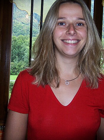 Here's a fucking picture of some hot bitch flashin' her jewelry, dumbass.