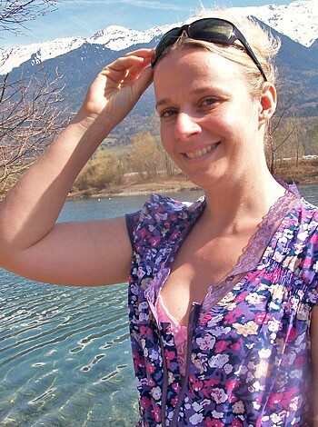 "F*cking b*tch posing beside some f*cking pond in her stupid flower-patterned tits and sunglasses."