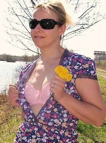 "Here's a fuckin' picture of some hot-ass bitch takin' a sexy-ass pic near the goddamn ocean, ya dumb shit."