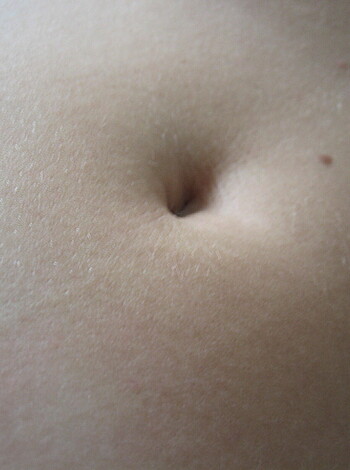 Here's a fuckin' shot of someone's goddamn navel, ya bitches!