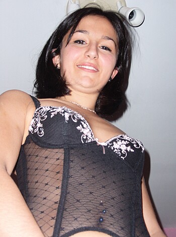 Hot Brunette posing Sexy - Photo 27