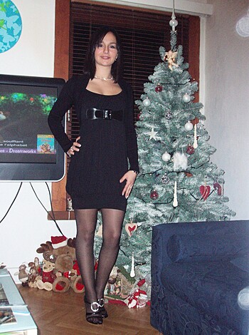 "F*cking busty blonde in lbd & stilettos sucking cock on Xmas tree."