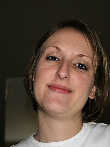 "Here's a fucking picture of a hot chick wearin' a white tee."