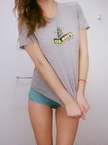 Amateur Babe takes Selfpics - Photo 14
