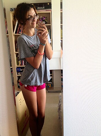 Amateur Babe takes Selfpics - Photo 30