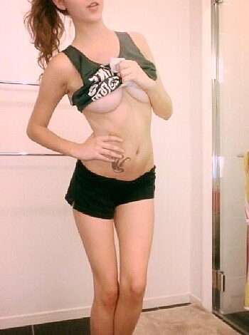 Amateur Babe takes Selfpics - Photo 55