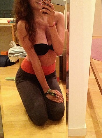 Amateur Babe takes Selfpics - Photo 49