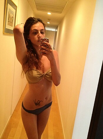 Amateur Babe takes Selfpics - Photo 41