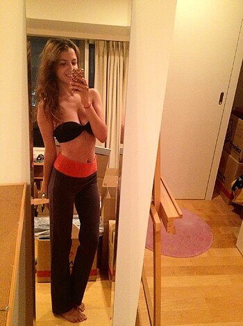 Amateur Babe takes Selfpics - Photo 47