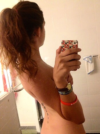 Amateur Babe takes Selfpics - Photo 39