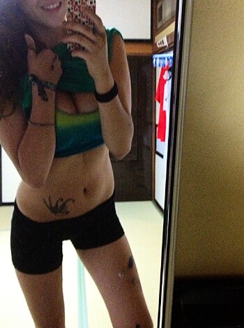 Amateur Babe takes Selfpics - Photo 89