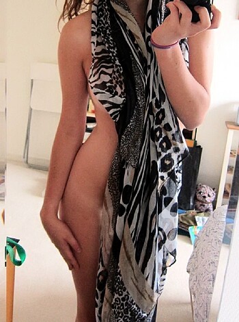 Amateur Babe takes Selfpics - Photo 85