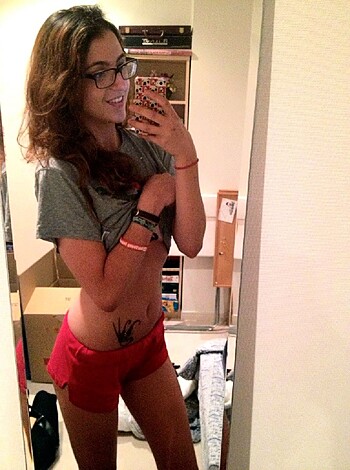 Amateur Babe takes Selfpics - Photo 78