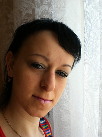 Shorthaired Wife shows her Pussy - Photo 31