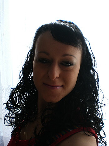 Shorthaired Wife shows her Pussy - Photo 36