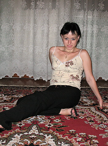 Shorthaired Wife shows her Pussy - Photo 51
