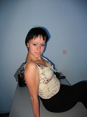 Shorthaired Wife shows her Pussy - Photo 66