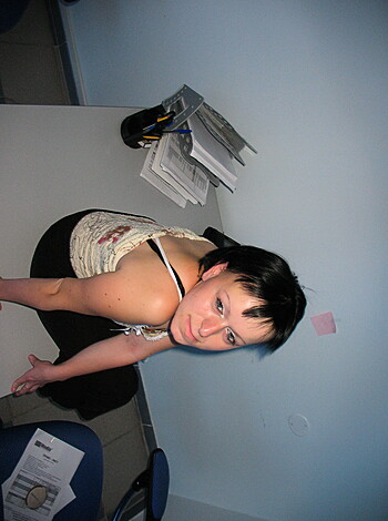 Shorthaired Wife shows her Pussy - Photo 68