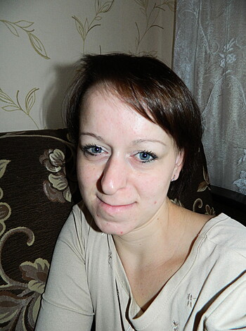 Shorthaired Wife shows her Pussy - Photo 67