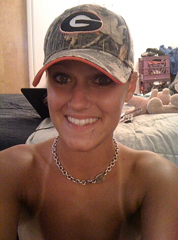 Amateur Hottie takes Selfpics - Photo 43