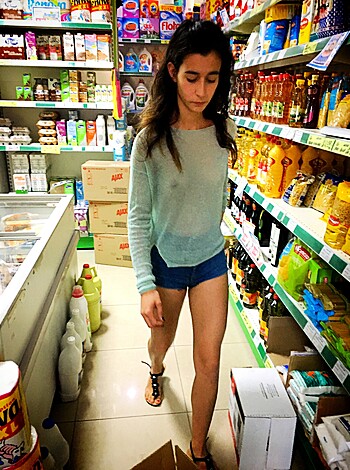 "Fucking hot chick shuffling her ass through a mall, sportin' denim cutoffs and flip flops."