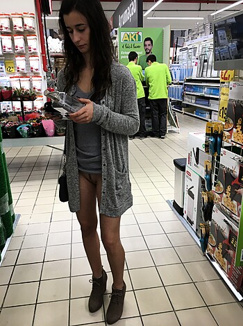 Hot Babe Nude in Public - Photo 83