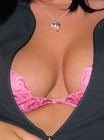 Sexy Amateur Brunette shows her Naked Body - Photo 33
