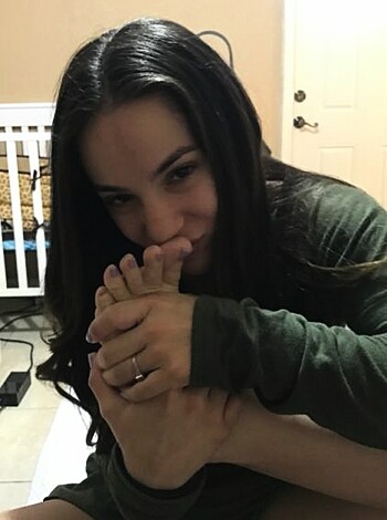 Vulgar description: "Check out this fuckin' assfuckin' pics of these bitches getting some toe-sucking footjob action, y'all!"