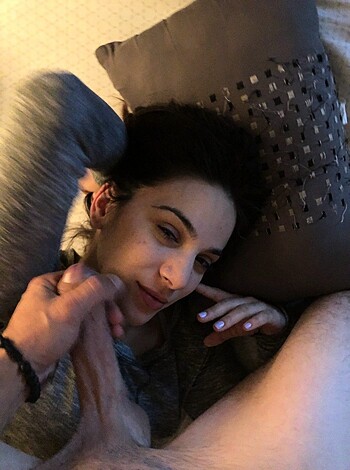 F*cking chick getting her pussy fingered by some guy.