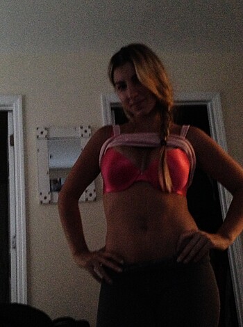 Amateur Hottie takes Selfpics - Photo 17