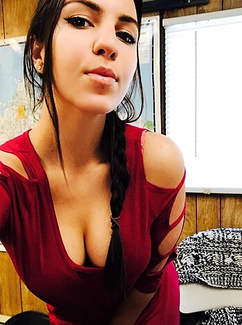Amateur Hottie takes Selfpics - Photo 25