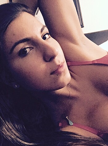Amateur Hottie takes Selfpics - Photo 45