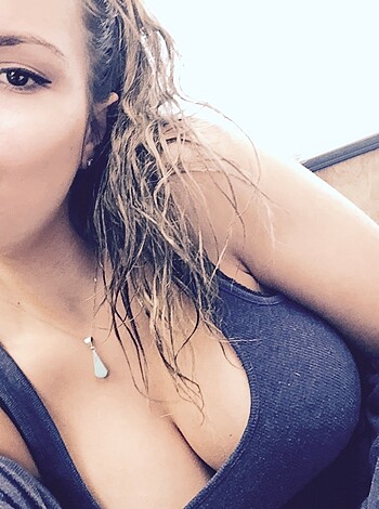 Amateur Hottie takes Selfpics - Photo 77