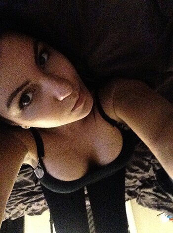 Amateur Hottie takes Selfpics - Photo 79