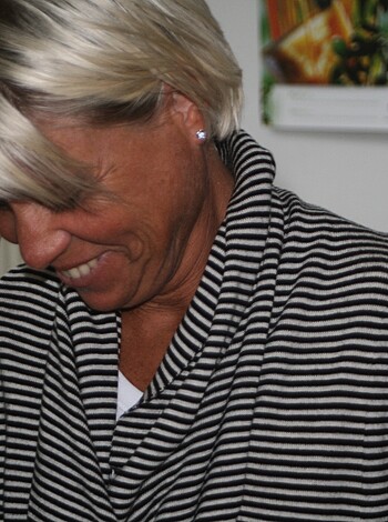 Lady in her robe giggling like a clown.