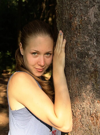Cute Amateur Babe posing Sexy Outdoors - Photo 19
