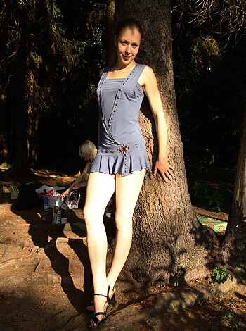 Cute Amateur Babe posing Sexy Outdoors - Photo 23