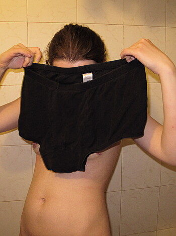Shy Amateur GF shows her Naked Body - Photo 8