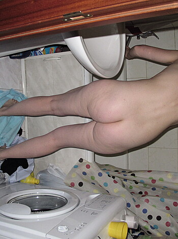 Shy Amateur GF shows her Naked Body - Photo 19