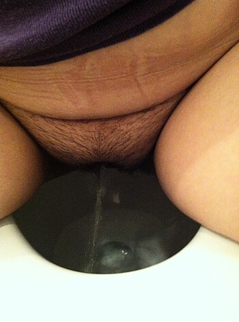 Hairy and Pregnant Amateur Babe - Photo 40
