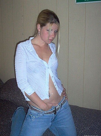 Sexy Amateur Blonde giving Blowjob and shows her Sexy Body - Photo 75